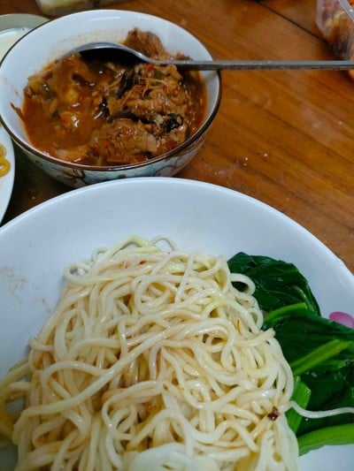 บะหมี่เนื้อตุ๋น