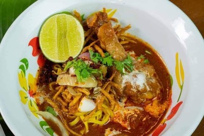 ข้าวซอยไก่น้ำข้น