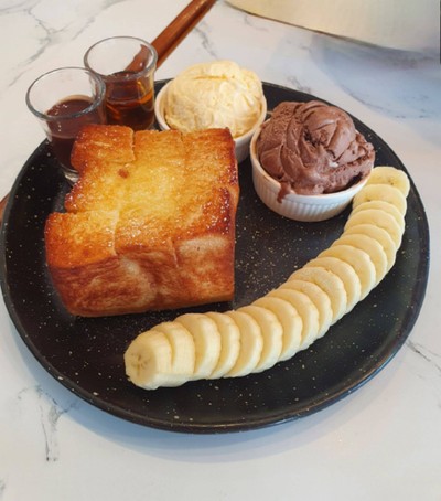 Chocolate Banana Toast