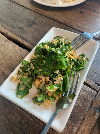 ใบเหลียงผัดไข่