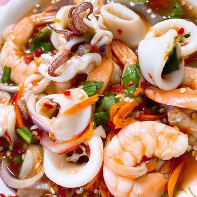ยำกุ้งปลาหมึกสุก