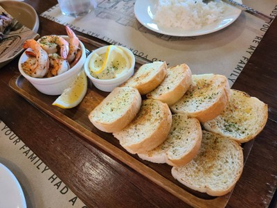 ขนมปังหน้ากุ้ง