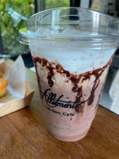 Allotment Cafe อะล้อทเม้นท์ คาเฟ่