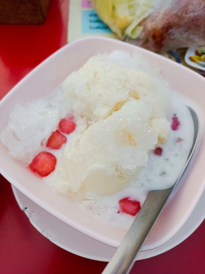 ทับทิมกรอบใส่ไอติม