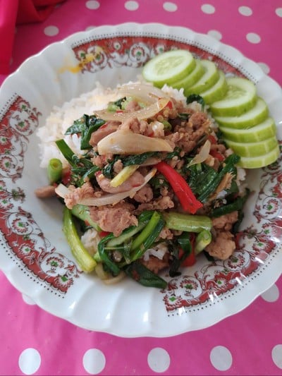 ข้าวกระเพราหมูชิ้น+ไข่ดาว