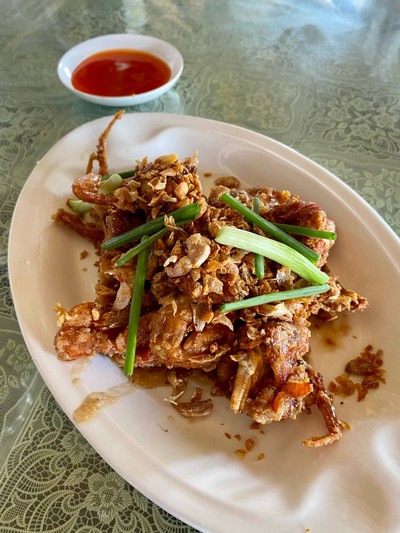 ปูนิ่มทอดกระเทียม Fried Soft Shell Crab with Garlic