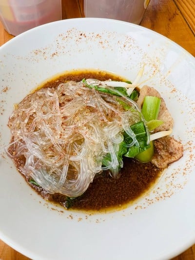 ร้านก๋วยเตี๋ยวเรือแม่ต่วม อยุธยา ต้นตำรับ