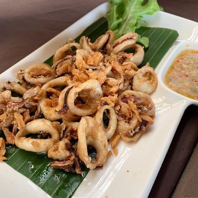 หมึกทอดกระเทียม