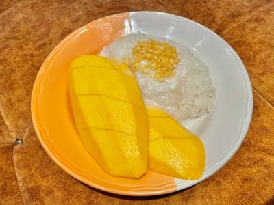 เมนูของร้าน ข้าวเหนียวมะม่วงป้าหมุย เพชรเกษม 79