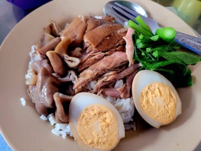 เกาเหลาสามหมู ข้าวขาหมูร้อยอาจารย์ - บรรทัดทอง