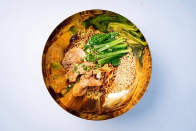 บะหมี่หมูกระทะ เย็นตาโฟน้ำแดง (แบบแห้ง)