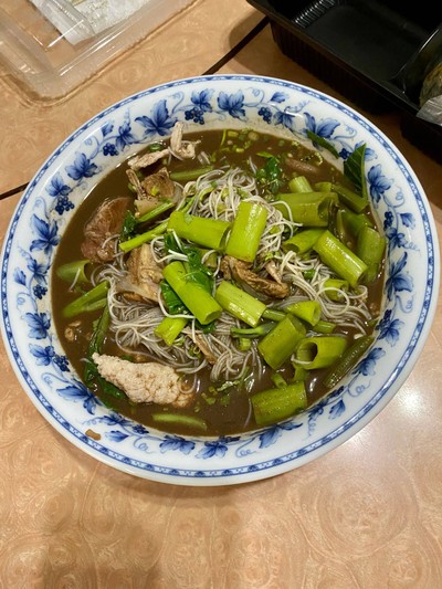 เส้นหมี่หมูน้ำตก