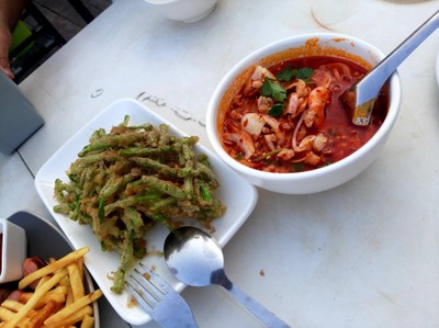 ยำผักบุ้งกรอบ