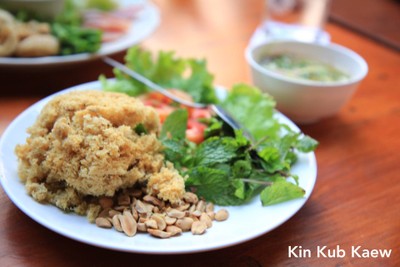 ยำปลาดุกฟู CRISPY CATFISH SALAD