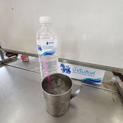 น้ำเปล่าและน้ำแข็ง