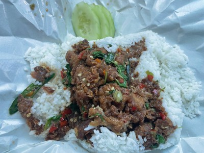 กะเพราหมูทอด
