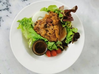 สลัดไก่อบ น้ำสลัดบัลซามิก
