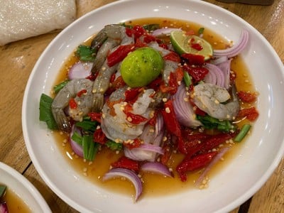 ยำกุ้งสด