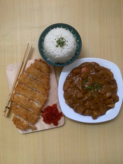 ข้าวแกงกระหรี่ญี่ปุ่น+ปลาชุปเกล็ดขนมปังทอด