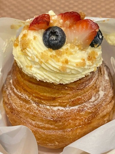 Cruffin France Strawberry
