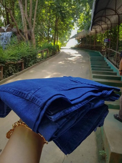 อันดับแรกเราต้องเปลี่ยนเสื้อผ้าเพื่อไปทำกิจกรรม