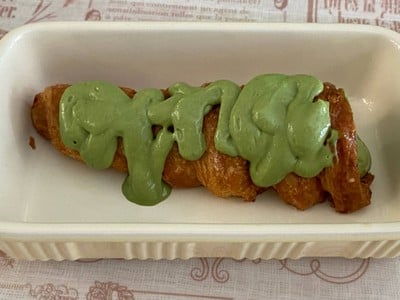 Matcha Cream Horn