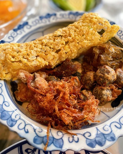 ข้าวแช่บ้านปาร์คนายเลิศ