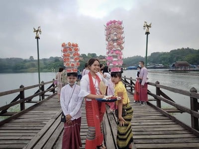 ก็จัดไปเลย1 รูปแต่หลายท่ามากกับน้องสายชิค 555