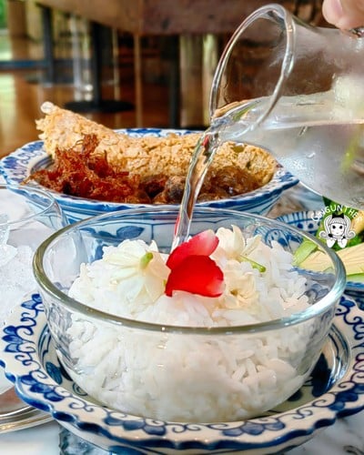 ข้าวแช่บ้านปาร์คนายเลิศ