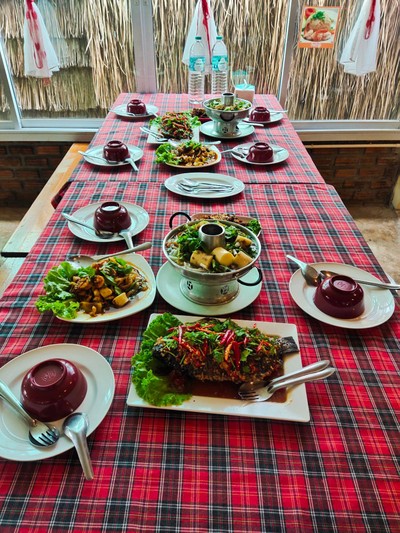 อาหาร หรือ เครื่องดื่ม