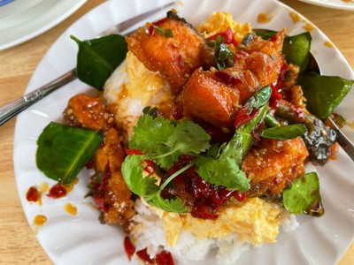 ข้าวไข่ข้นปลาแซลมอน