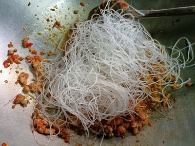 วิธีทำ ผัดกะเพราหน่อไม้หมูสับวุ้นเส้น วิธีทำ ผัดกะเพราหน่อไม้หมูสับวุ้นเส้น
