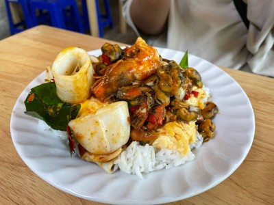 ข้าวราดกะเพราทะเล