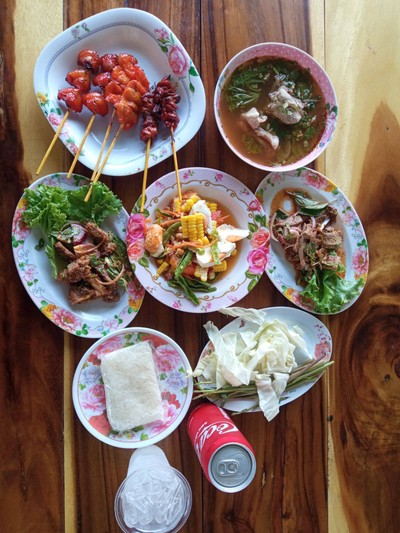 อาหาร หรือ เครื่องดื่ม