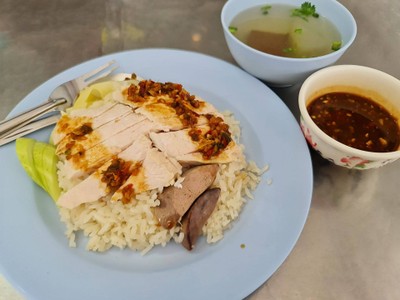 ข้าวมันไก่ต้ม พิเศษ