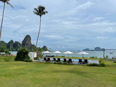 สระว่ายน้ำ/ชายหาด