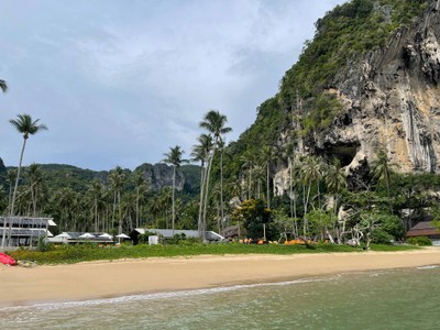 สระว่ายน้ำ/ชายหาด