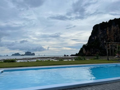 สระว่ายน้ำ/ชายหาด
