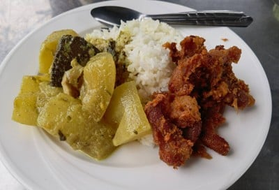 เขียวหวานไม่เอาไก่ หมูทอด