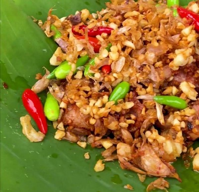 หมูแดดเดียวทอด2ขีด+กระเทียมพริกสด