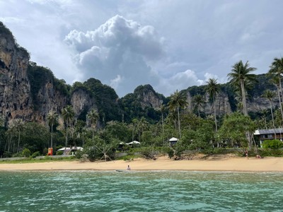 สระว่ายน้ำ/ชายหาด