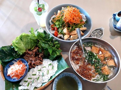อาหาร หรือ เครื่องดื่ม