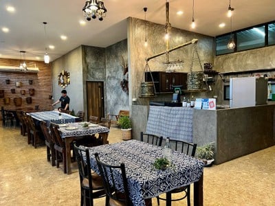 เที่ยงตรง By House Number 1712