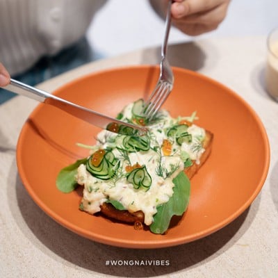 “Wasabi Crab Toast”  Toast เนื้อนุ่มท็อปด้วยเนื้อปูคลุกซอส Wasabi Mayo 