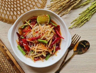 J05ตำซั่ว เจ Papaya salad with rice noodle