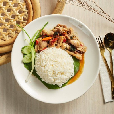 กระเพราไก่ Stir Fried Basil with chicken
