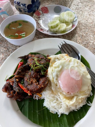 ผัดเครื่องแกงปลาดุก