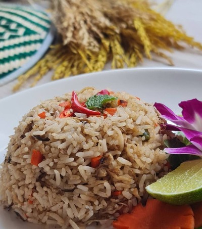 J02ข้าวผัดแหนมเจ ( Neam Fried Rice)