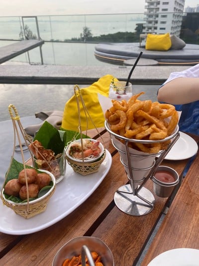 เมนูของร้าน over the moon sky lounge