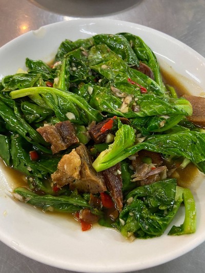 แขนงหมูกรอบ